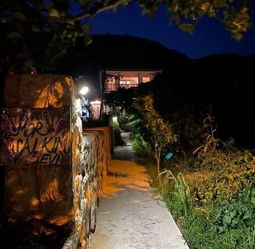 Casa de Férias Butik Mor Salkim Evleri