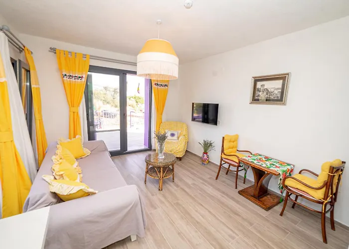 Case de vacanță Butik Mor Salkim Evleri *