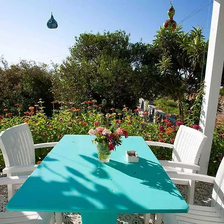 Casa de Férias Butik Mor Salkim Evleri *