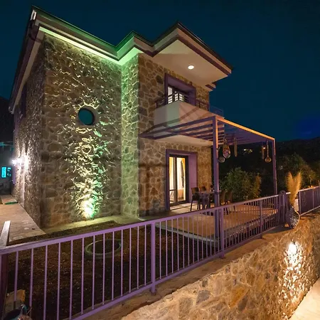 Сasa de vacaciones Butik Mor Salkim Evleri